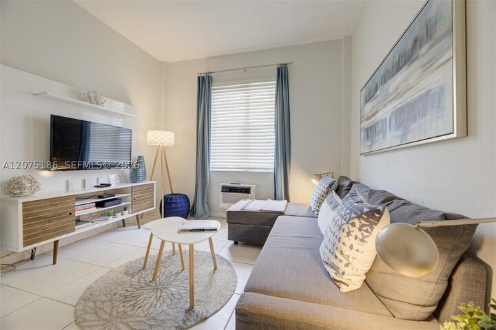 Property Photo: 3030 Collins Ave 1G FL 33140