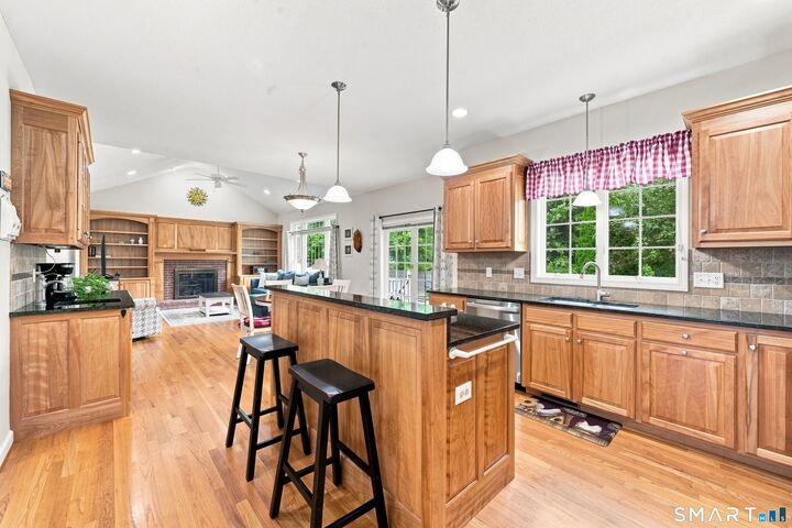 Property Photo: 4 Charles Court 4 CT 06078