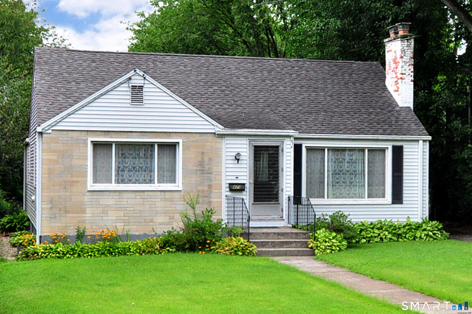 Property Photo:  474 Fern Street  CT 06107 
