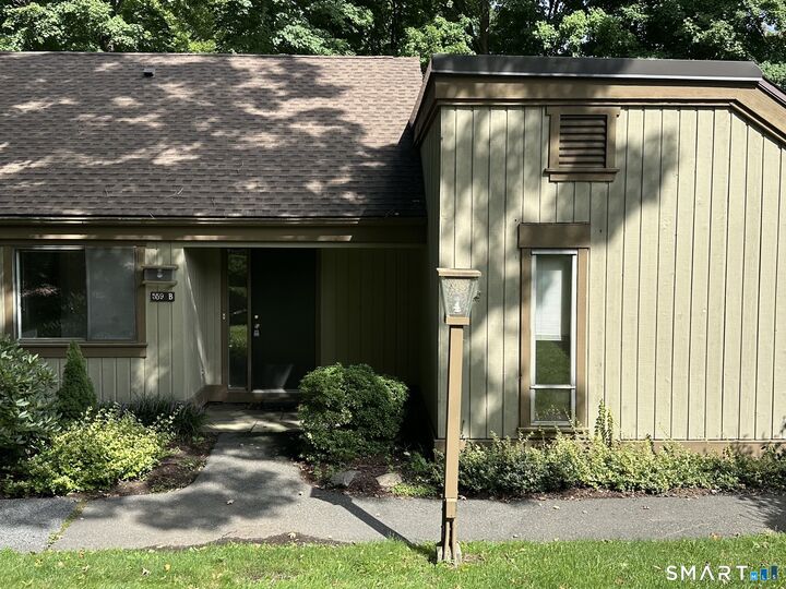 Property Photo:  