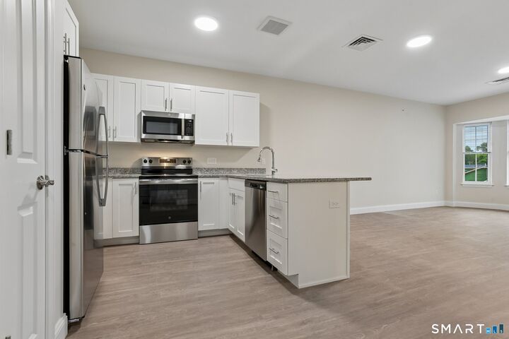 Property Photo:  55 Steele Boulevard 111  CT 06037 