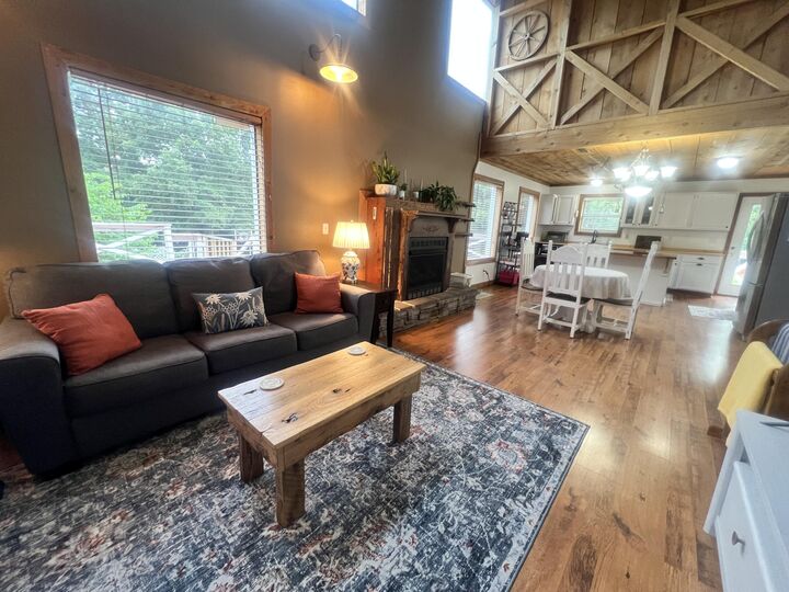 Property Photo:  405 Private Road 63-106  MO 65791 