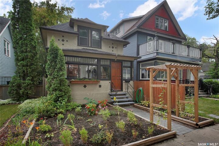 313 29th Street W — photo 1