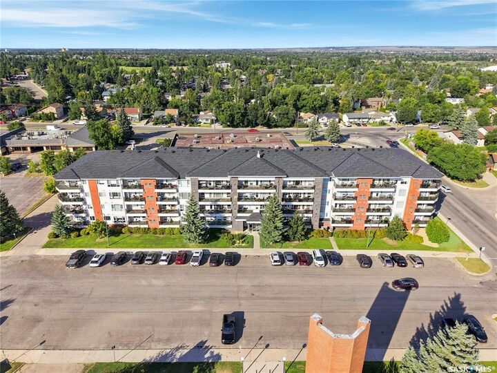 Property Photo:  102 Kingsmere Place 308  SK S7J 2K3 