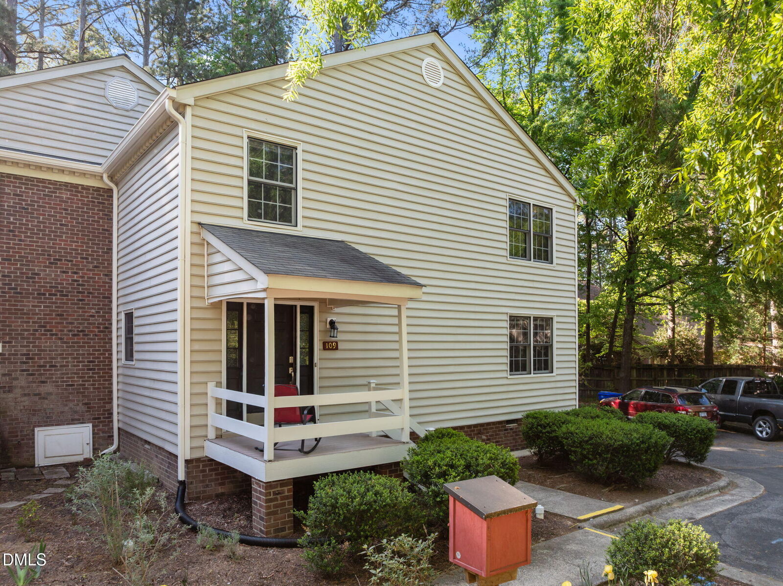 Property Photo:  109 Sully Court  NC 27514 