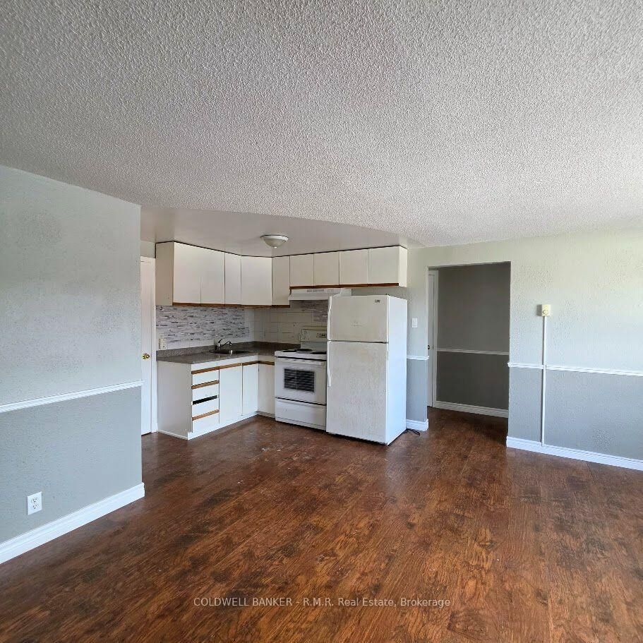 Property Photo:  47 William Street N 6  ON K9V 3Z9 
