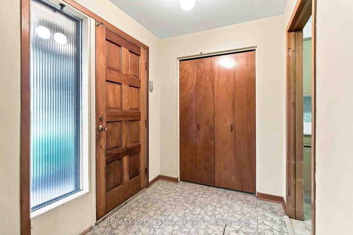 Property Photo: 7449 Pickfair Drive ON L4T 2N1