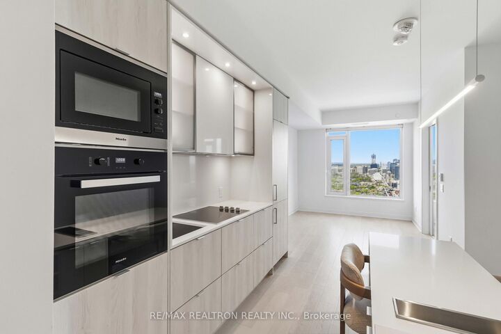 Property Photo:  11 Yorkville Avenue 3403  ON M4W 1L2 