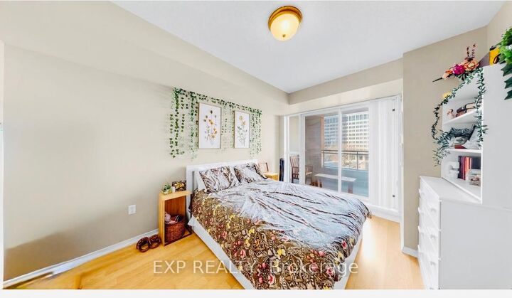 Property Photo: 889 Bay Street 607 ON M5S 3K5
