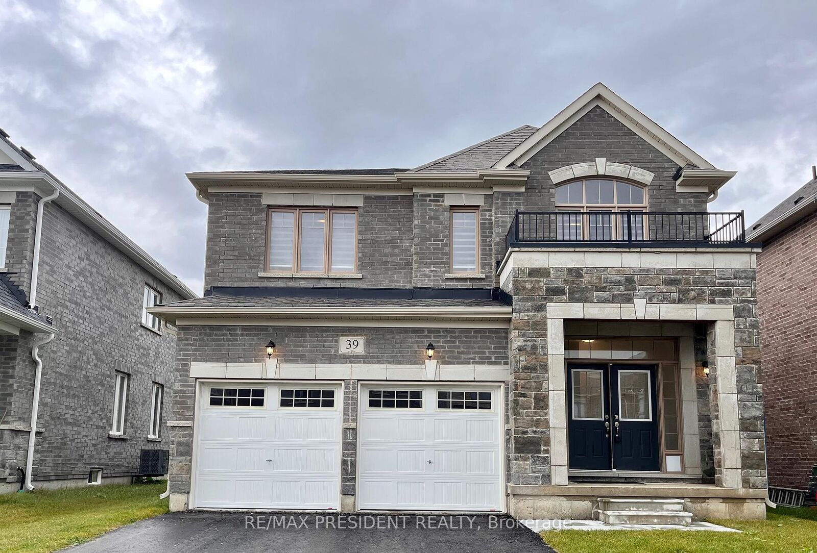Property Photo: 39 Aitchison Avenue ON N0C 1B0