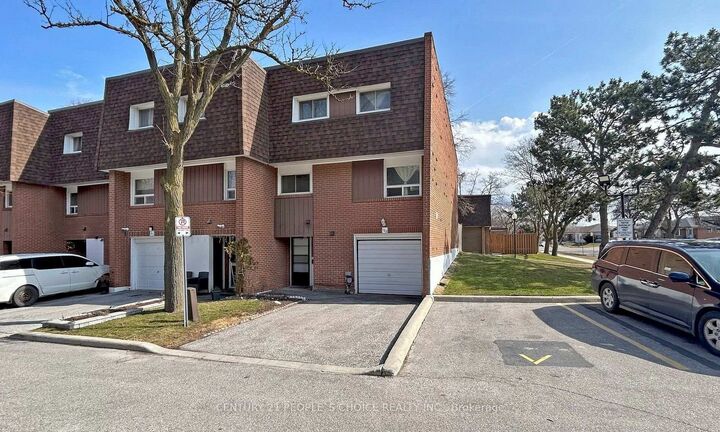 Photo de la propriété:  4 Litchfield Court 102  ON M9V 2A8 