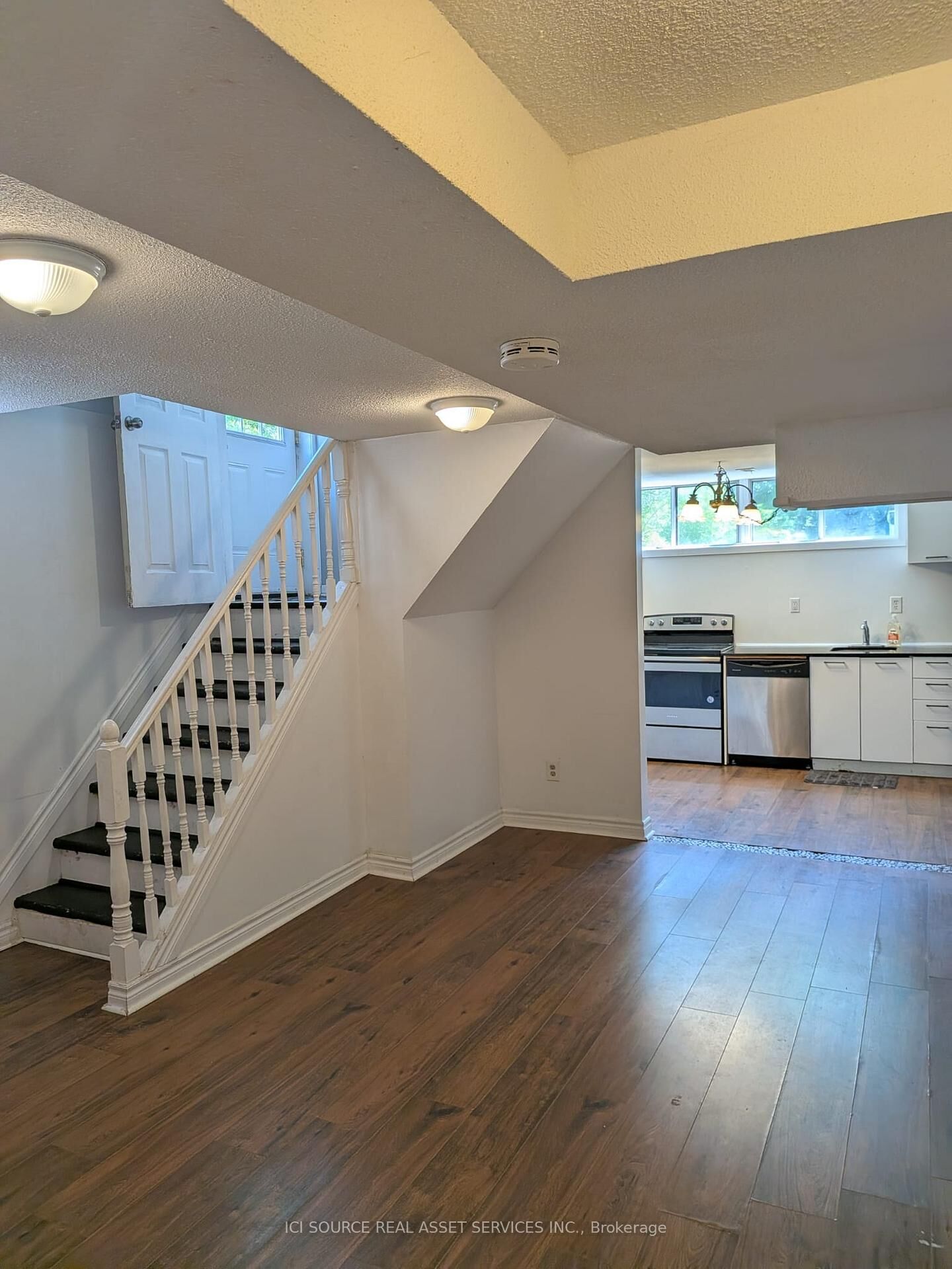 Property Photo:  61 Darlingside Drive Lower  ON M1E 3P2 