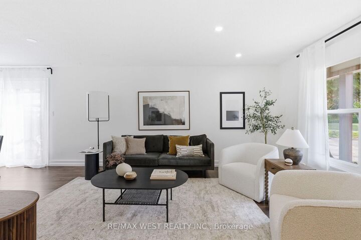 Property Photo: 6650 Falconer Drive 112 ON L5N 1B5