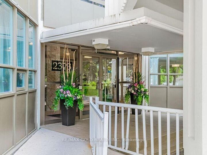 Property Photo: 2323 Confederation Parkway 1204 ON L5B 1R6