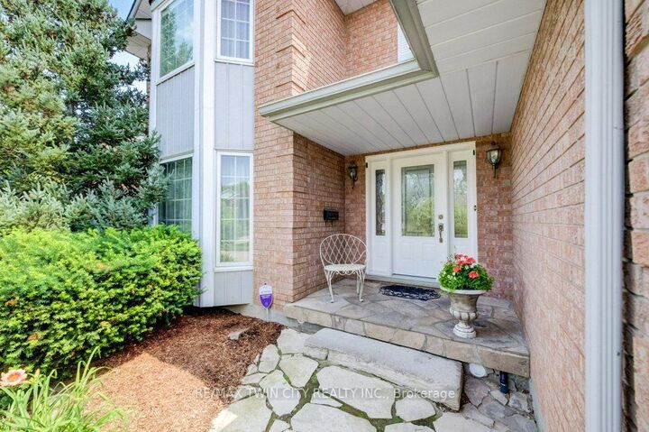 Property Photo: 449 Knightsbridge Court ON N2T 2G5