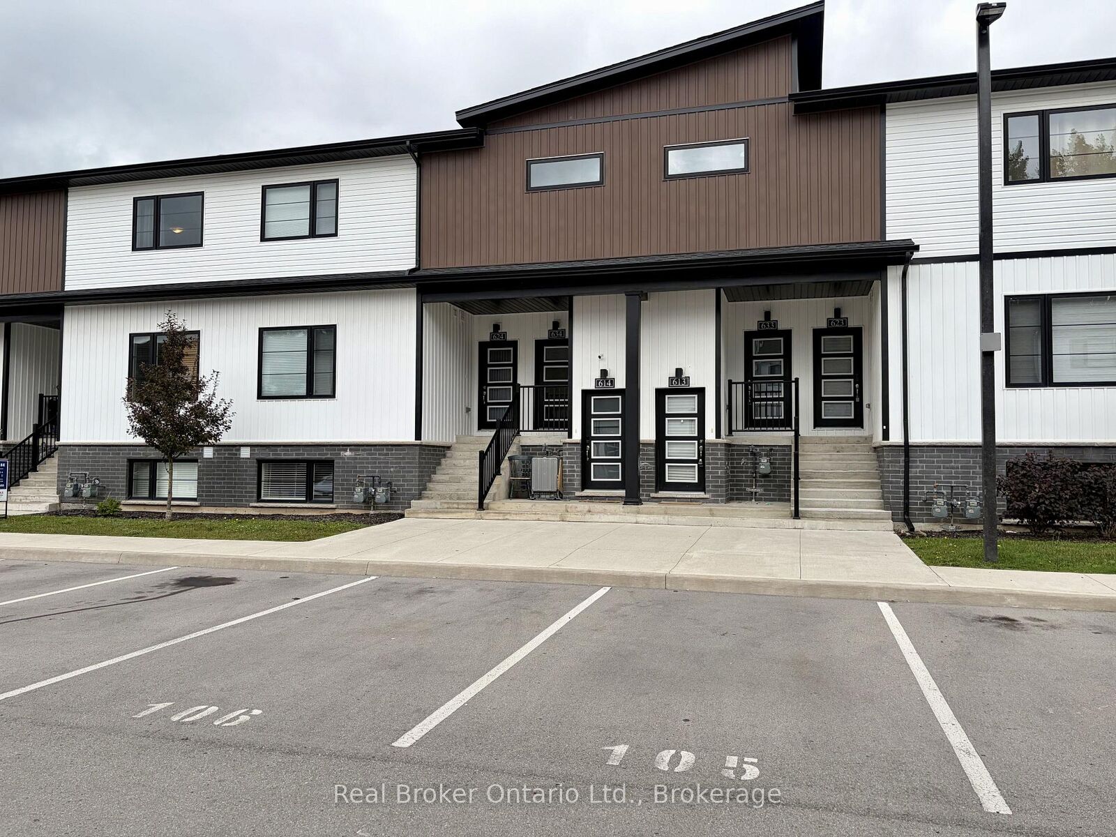 Property Photo:  4263 Fourth Avenue 613  ON L2E 0C2 
