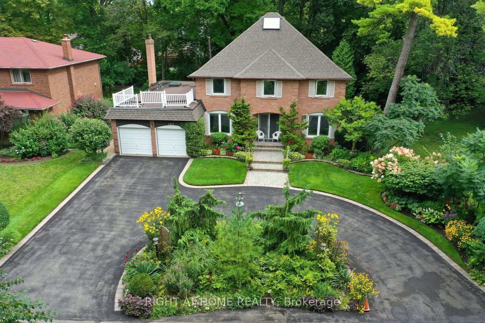 Property Photo: 1412 Carmen Drive ON L5G 3Z1
