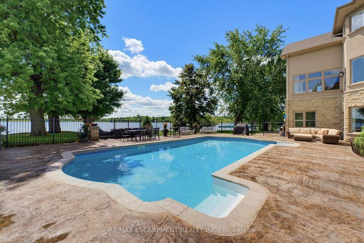 Property Photo: 46 Sandy Shore Boulevard ON N3C 2V4
