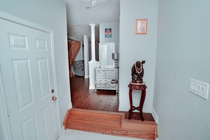Property Photo:  945 Mandolin Place  ON L5W 1S3 