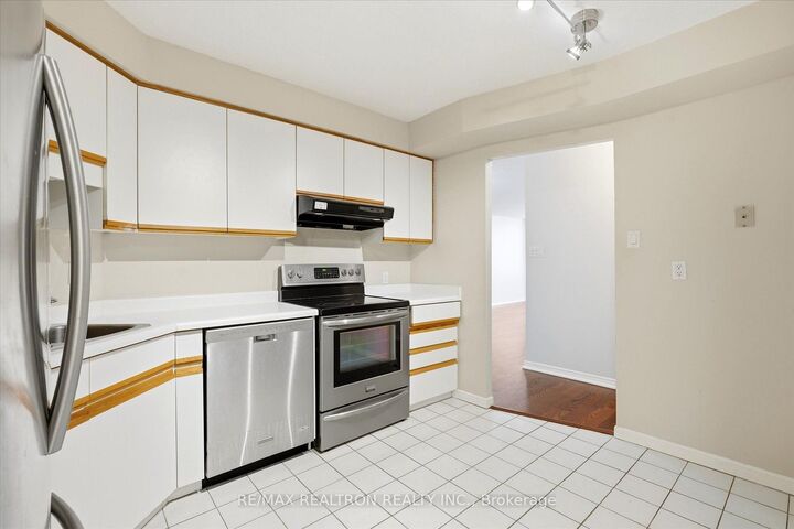 Property Photo: 695 Richmond Street 1006 ON N6A 5M8
