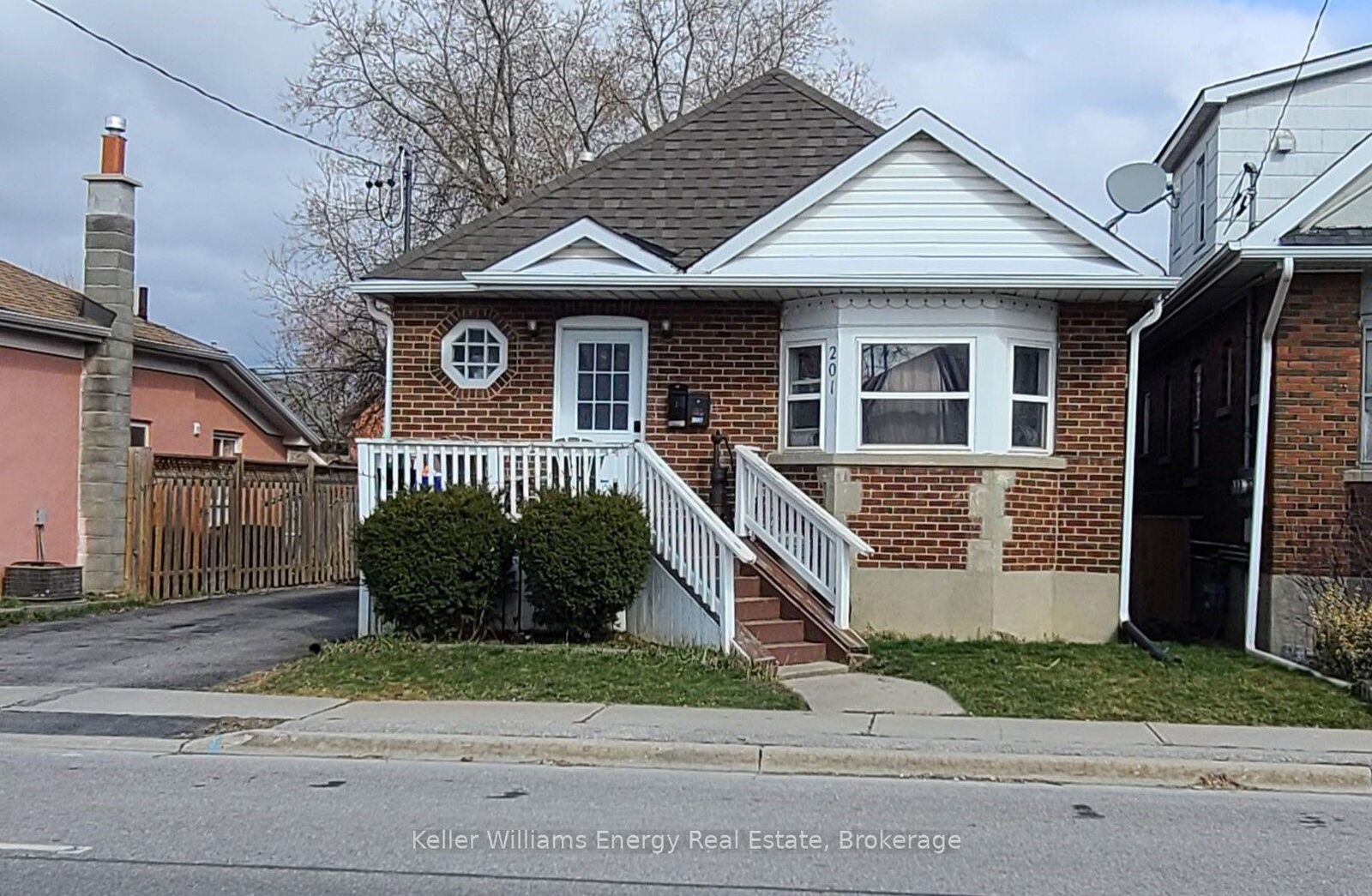 Property Photo:  201 Celina Street Bsmt  ON L1H 4N7 