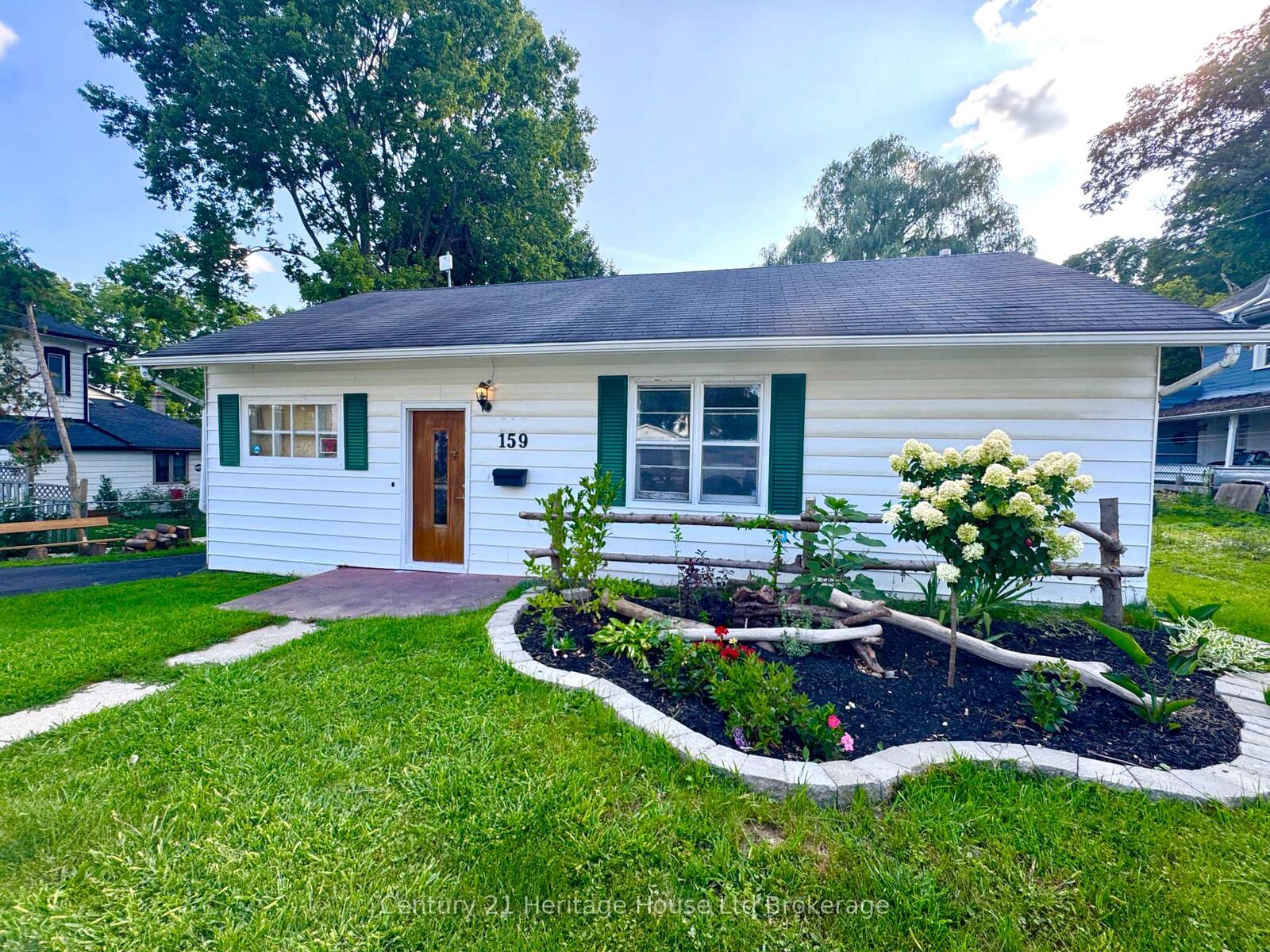 Property Photo:  159 John Street  ON N5C 3G1 