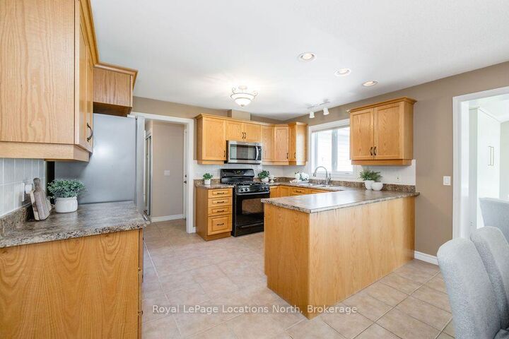 Property Photo:  77 Pennsylvania Avenue  ON L9Z 3A8 
