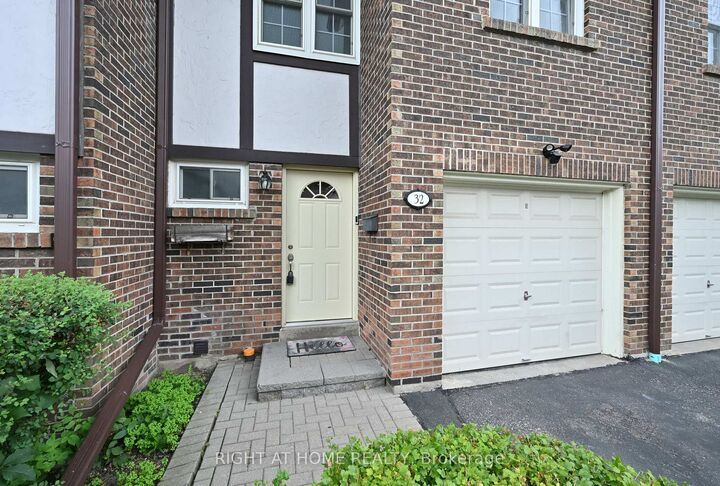 Property Photo: 2120 Rathburn Road E 32 ON L4W 2S8