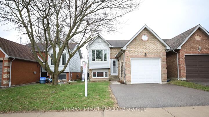Property Photo:  11 Fenwick Avenue  ON L1C 4R6 