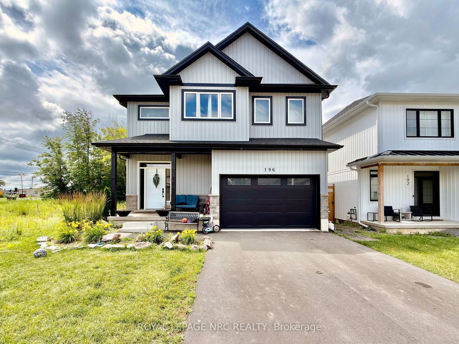 Property Photo:  196 Hodgkins Avenue  ON L2V 0M6 