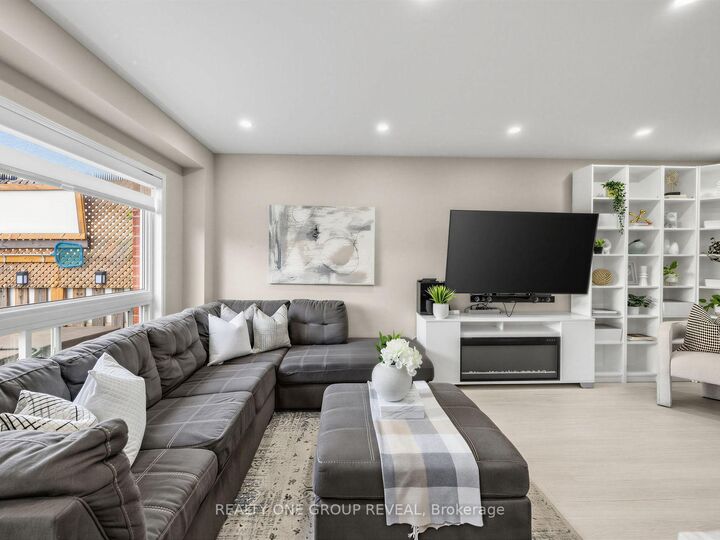 Property Photo: 6122 Coxswain Crescent ON L5V 2Z8