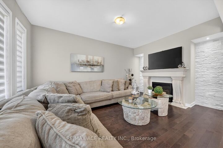 Property Photo: 10 Andreeta Drive ON L4H 4H2