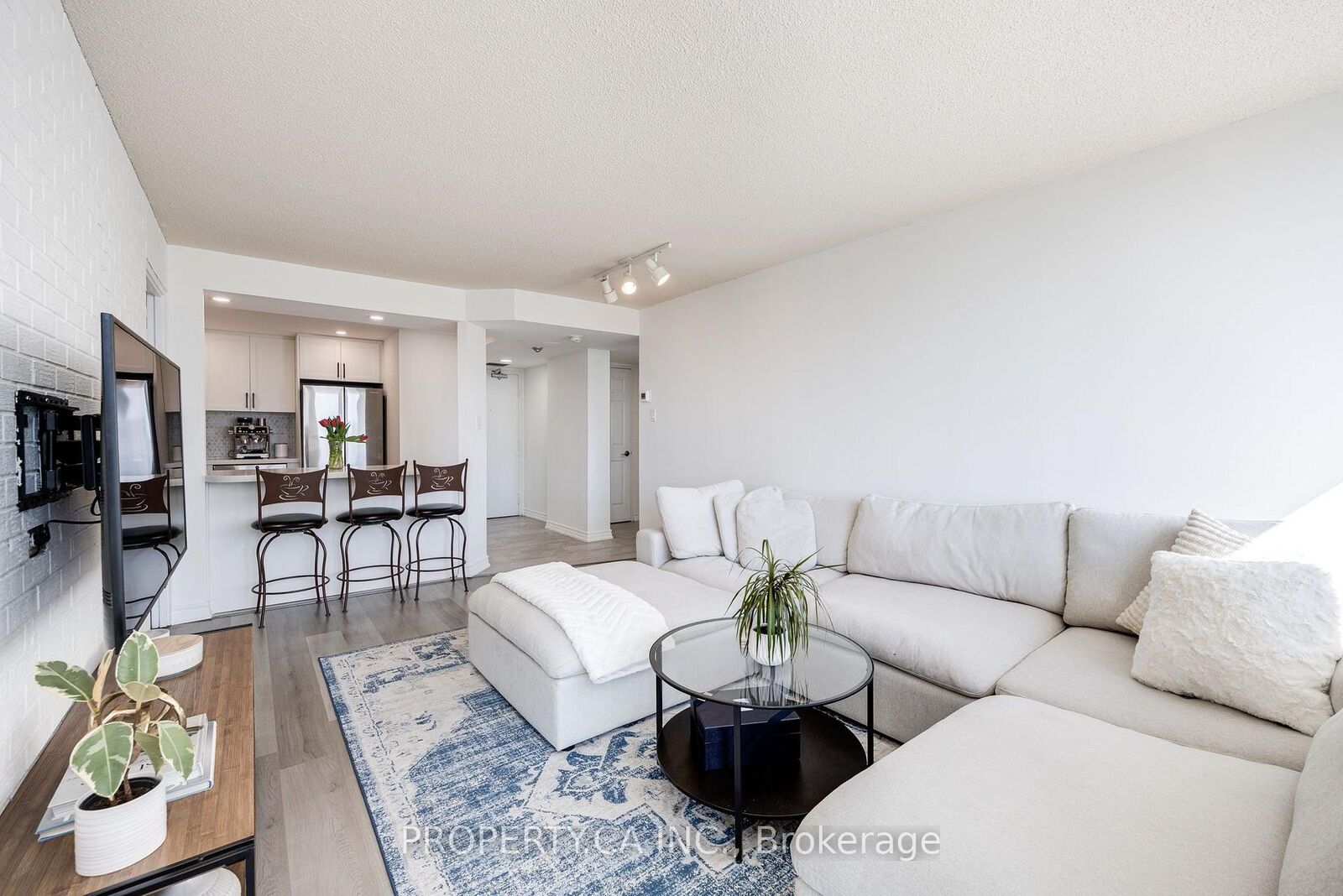 Property Photo:  705 King Street W 813  ON M5V 2W8 