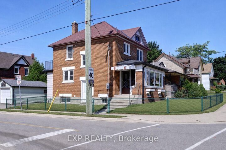 Property Photo:  147 Courtland Avenue E  ON N2G 2T9 