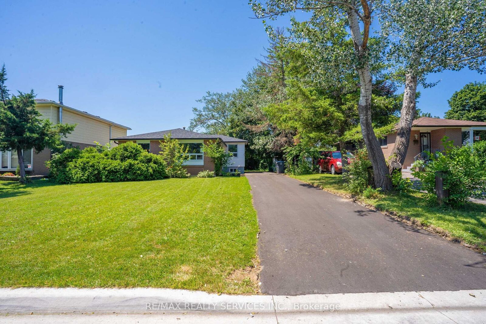 Property Photo:  23 Fidelia Crescent Upper Level  ON L6T 3P7 