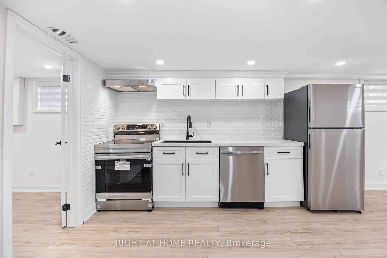 Property Photo:  961 Victoria Park Avenue Basement  ON M4B 2J4 