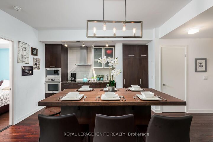 Property Photo:  14 York Street 3303  ON M5J 0B1 
