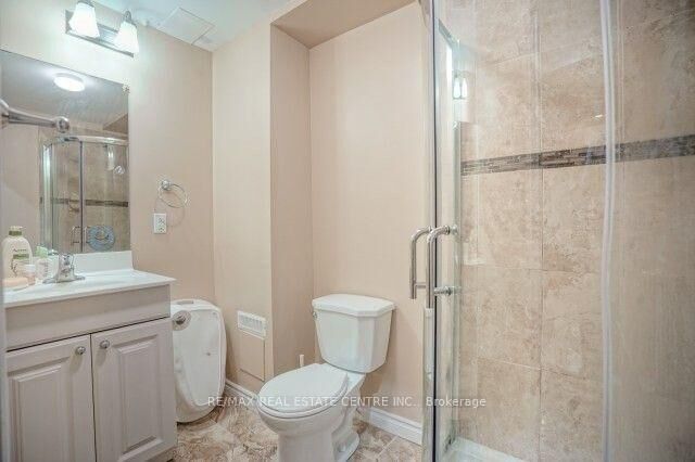 Photo de la propriété:  28 Stephanie Avenue  ON L6Y 5N3 