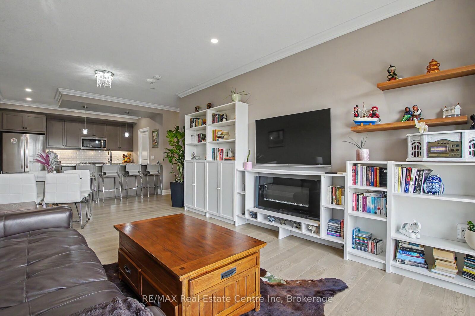 Property Photo: 1878 Gordon Street 401 ON N1L 0P4