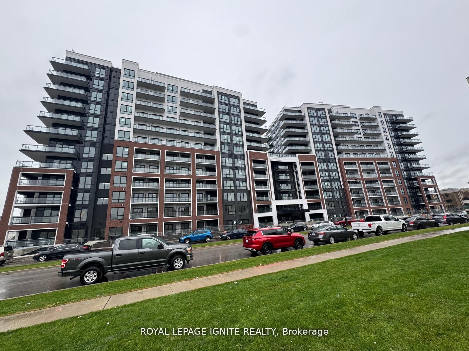 Property Photo:  51 Clarington Boulevard 101  ON L1C 7J8 
