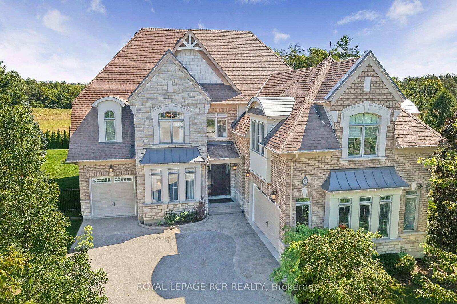 Property Photo:  35 Somer Rumm Court  ON L4A 1X8 