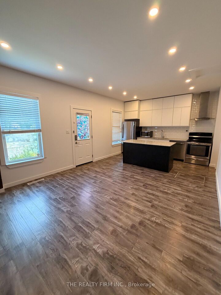 Property Photo:  24 May Street  ON N5Z 1C5 