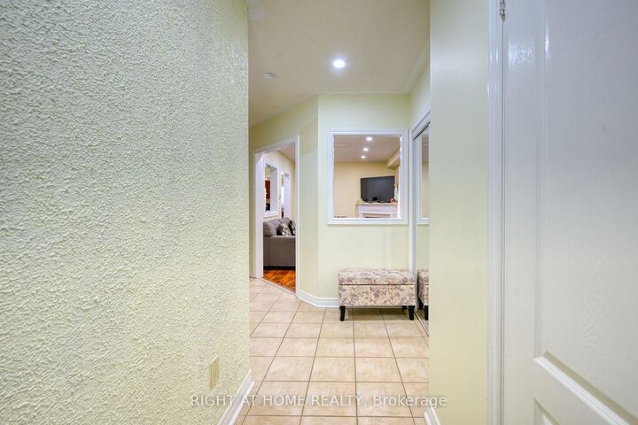 Property Photo:  6683 Opera Glass Crescent  ON L5W 1R8 