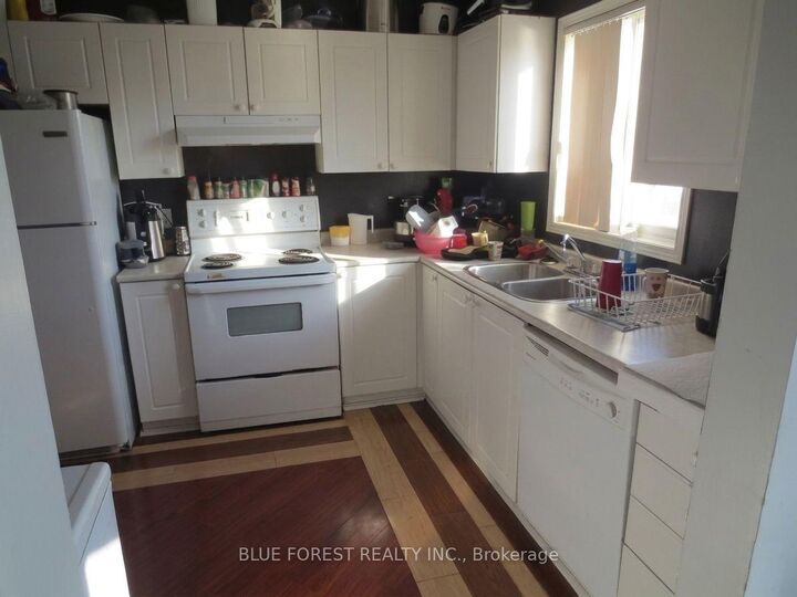 Property Photo:  190 Fleming Drive 3  ON N5V 5B8 
