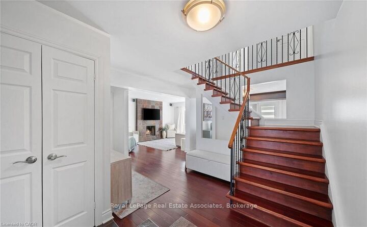 Property Photo: 1550 Woodeden Drive Upper ON L5H 2V3