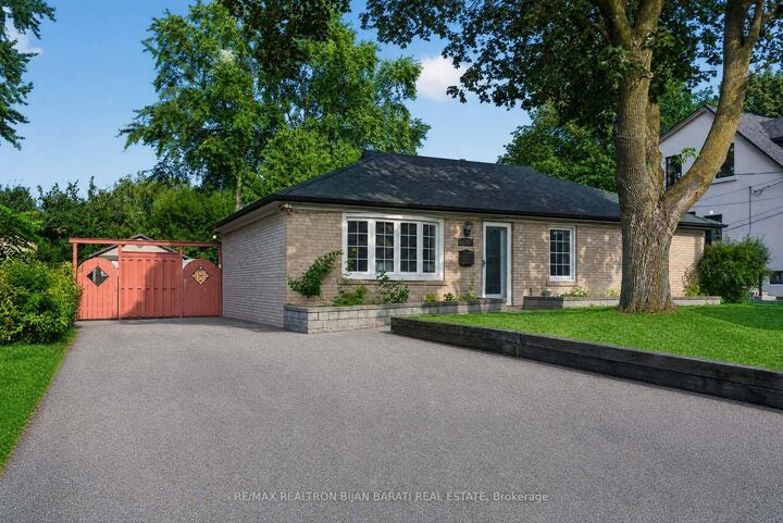 Property Photo:  601 Conacher Drive  ON M2M 3M9 