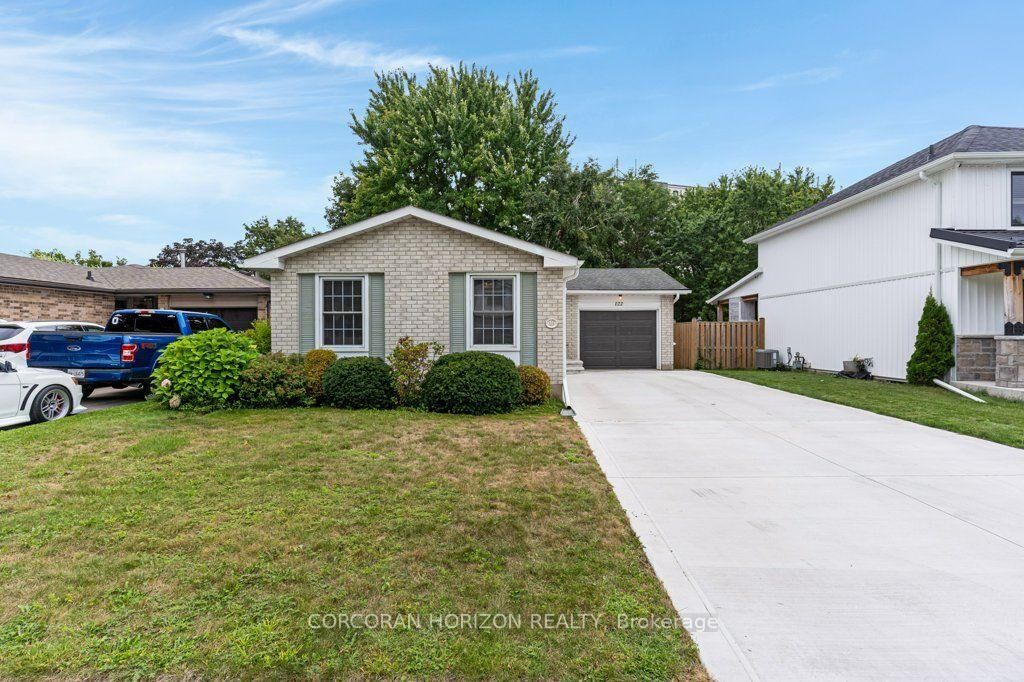 Property Photo:  122 Foxridge Drive  ON N3C 3M8 