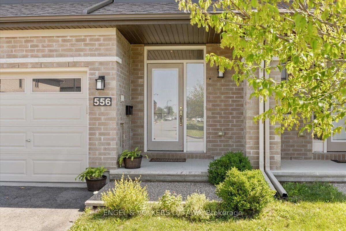 Property Photo:  556 Triangle Street  ON K2V 0M5 