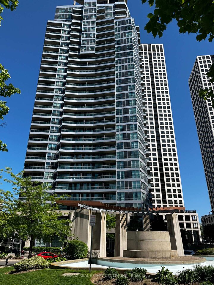 Property Photo:  33 Elm Drive E 1010  ON L5B 4M2 
