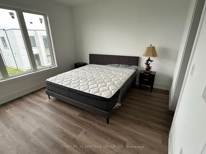 Property Photo:  3714 Quayside Drive  ON L3V 8M9 